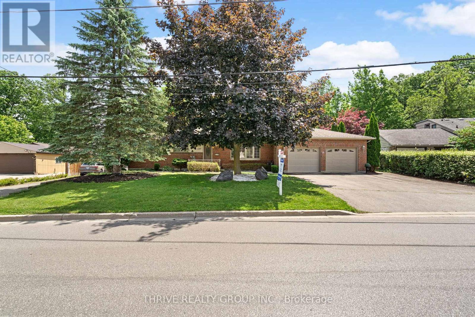 255 RIDGEWOOD CRESCENT, London South (South D)