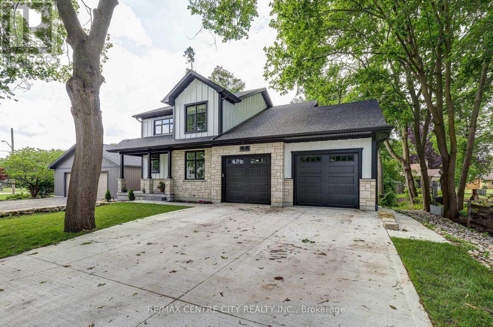 9 DELEVAN CRESCENT, Tillsonburg