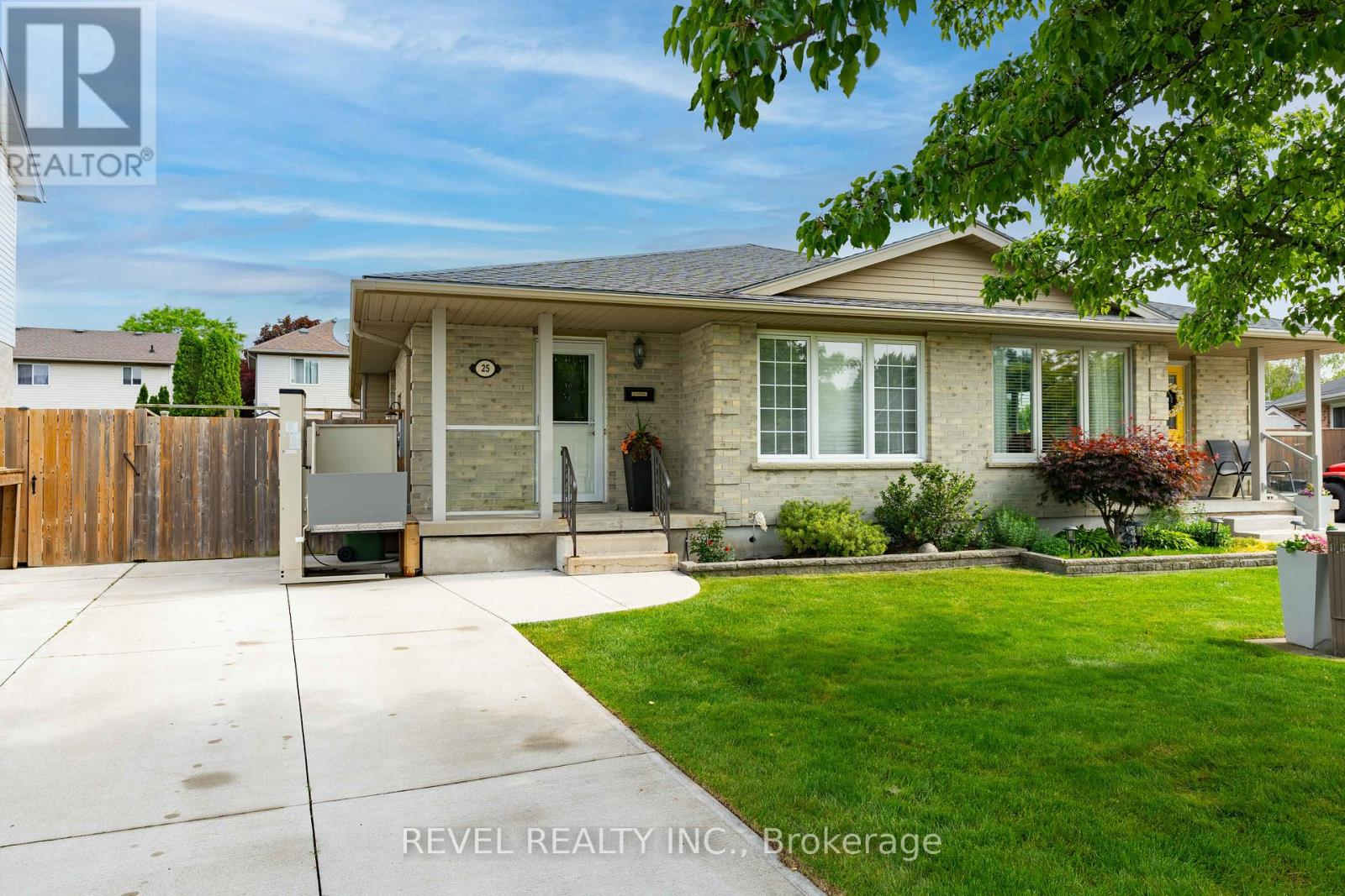 25 RODNEY CRESCENT, St. Thomas