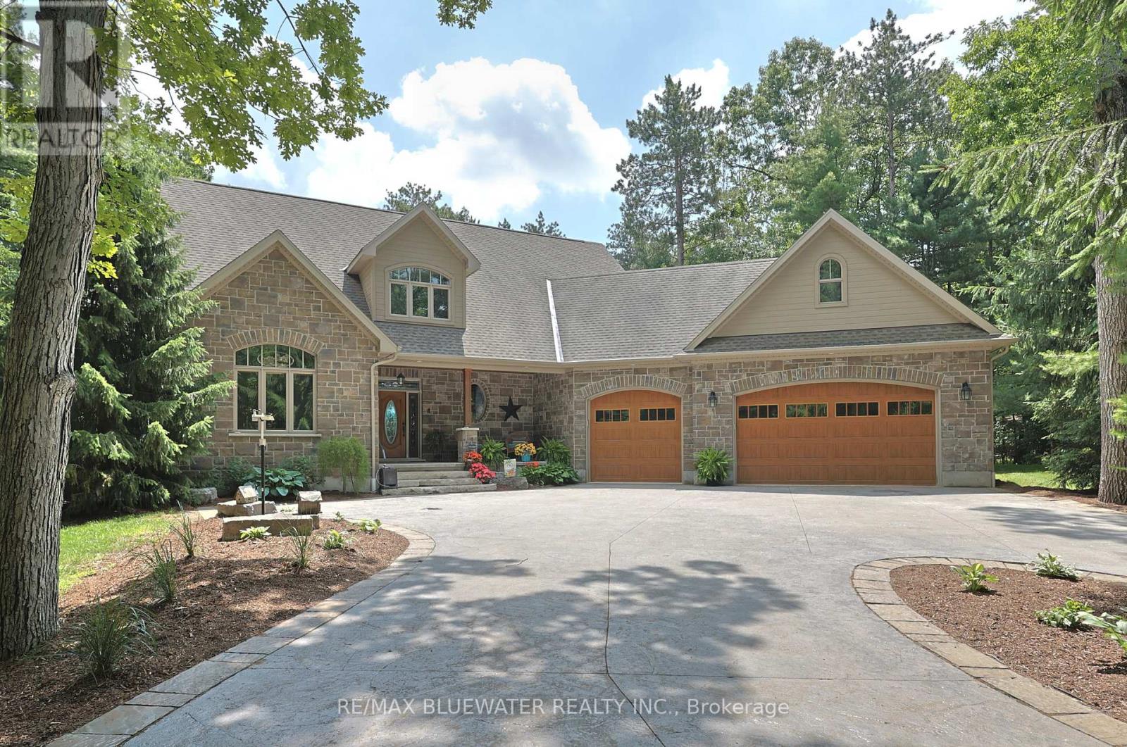 9956 PINETREE CRESCENT, Lambton Shores (Grand Bend)