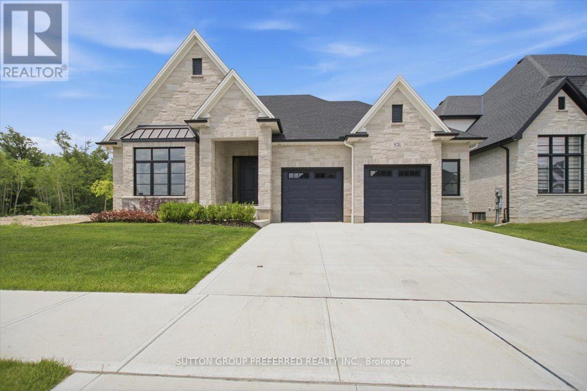 876 EAGLETRACE DRIVE, London North (North S)