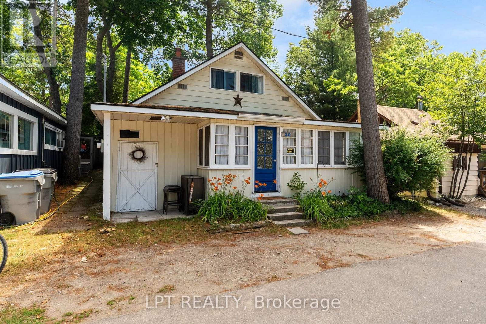 30 WOODWARD AVENUE, Lambton Shores (Grand Bend)