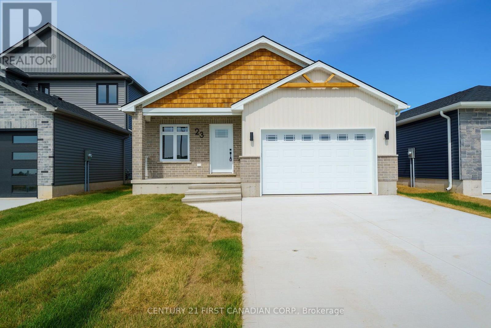 107 VICTORIA AVENUE, South Huron (Stephen)