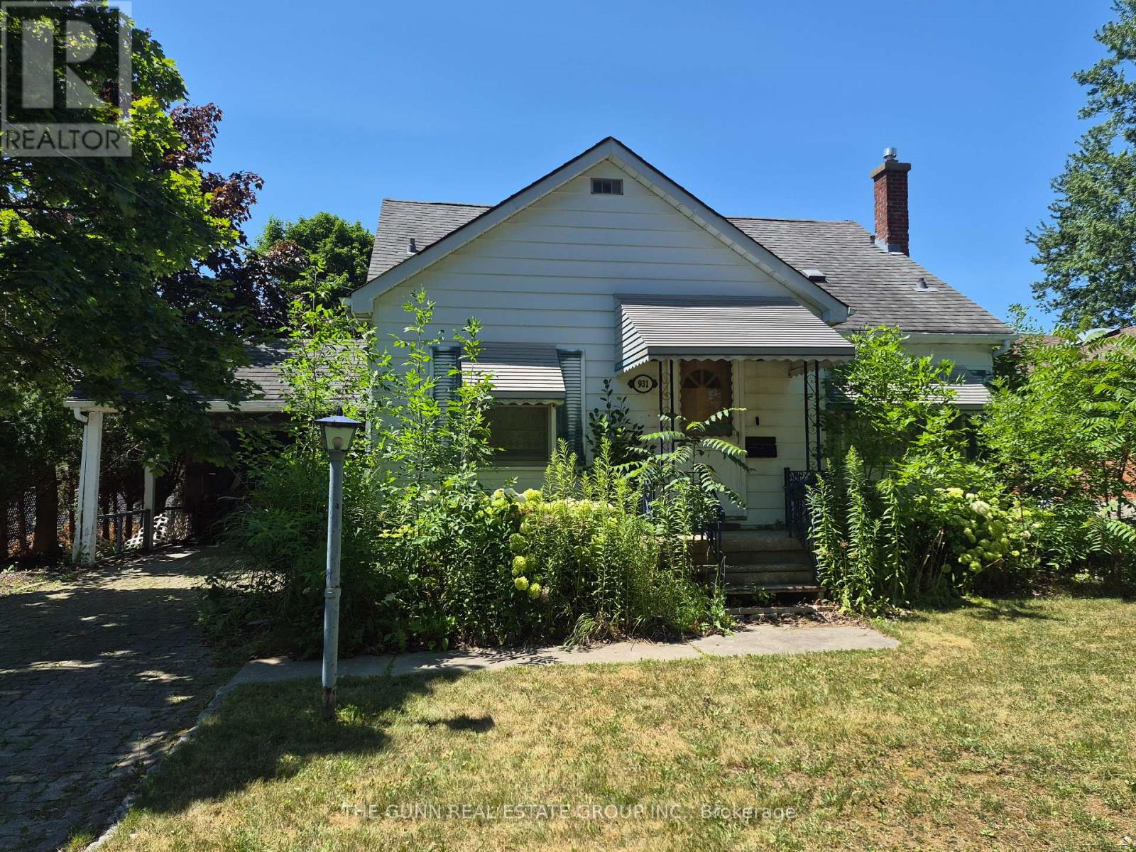 931 WILLOW DRIVE, London South (South Y)