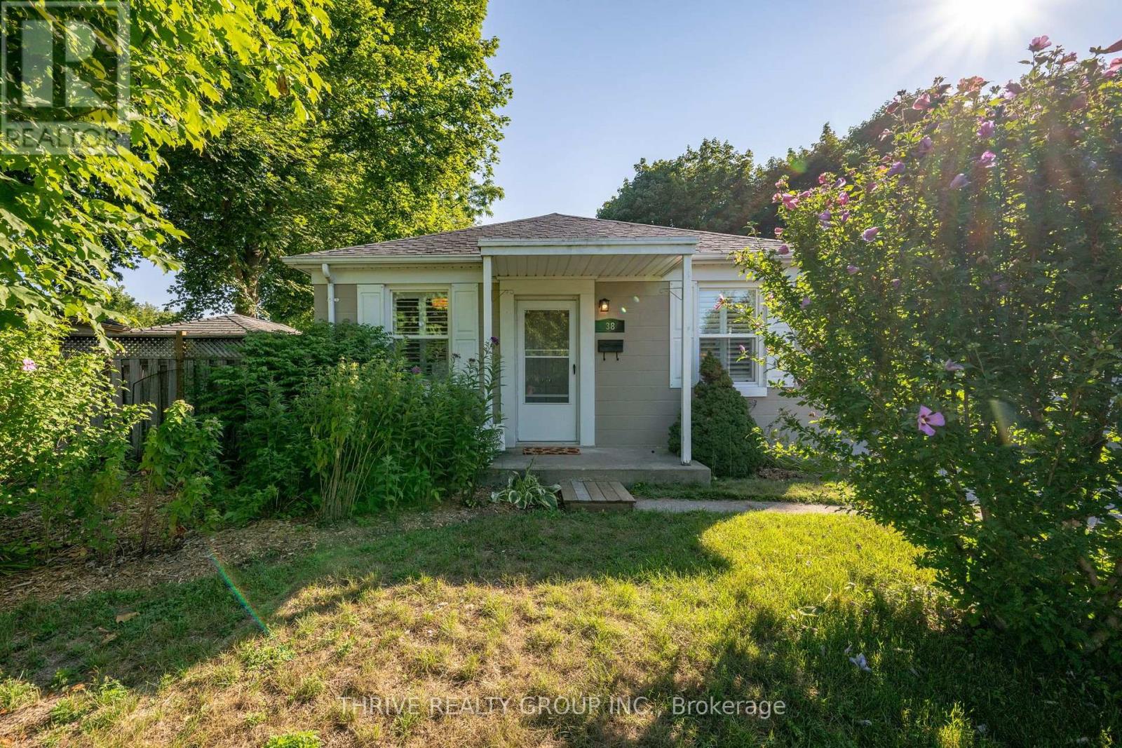 38 BELLWOOD CRESCENT, London East (East C)