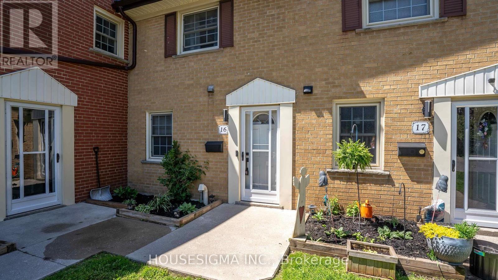 16 ARBOUR GLEN CRESCENT, London East (East A)