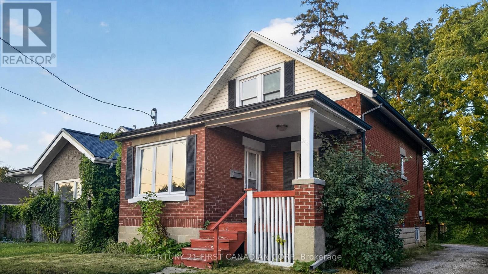 384 WHARNCLIFFE ROAD S, London South (South F)