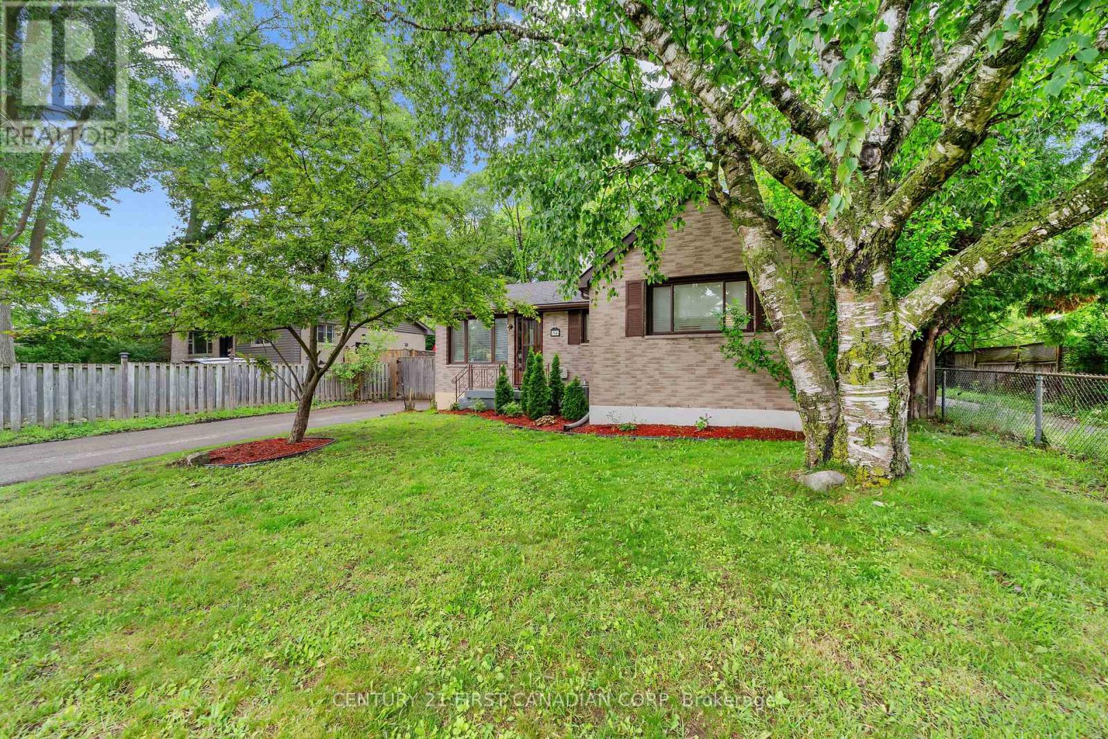 54 MANITOULIN DRIVE, London East (East O)