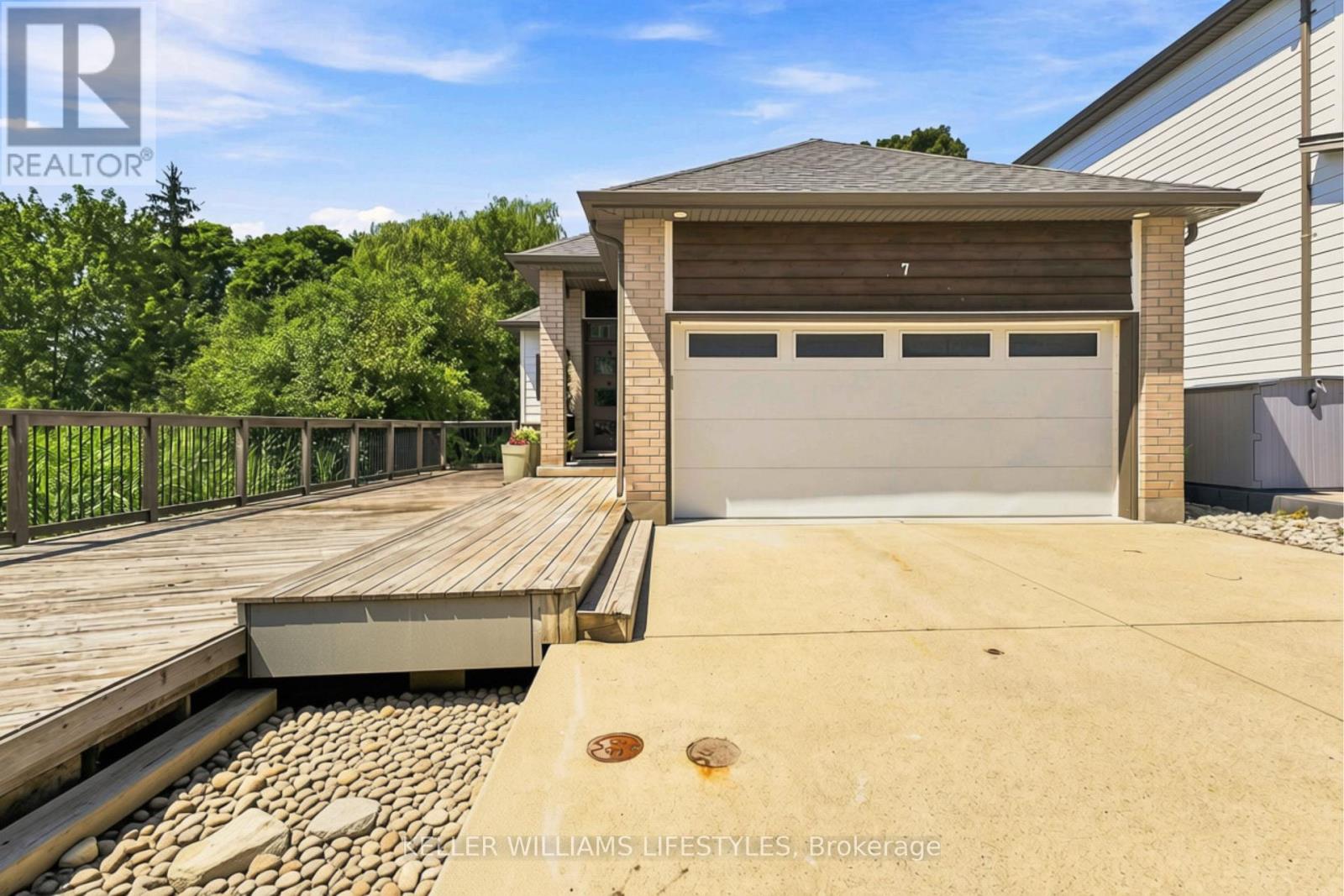 7 - 727 APRICOT DRIVE, London South (South K)