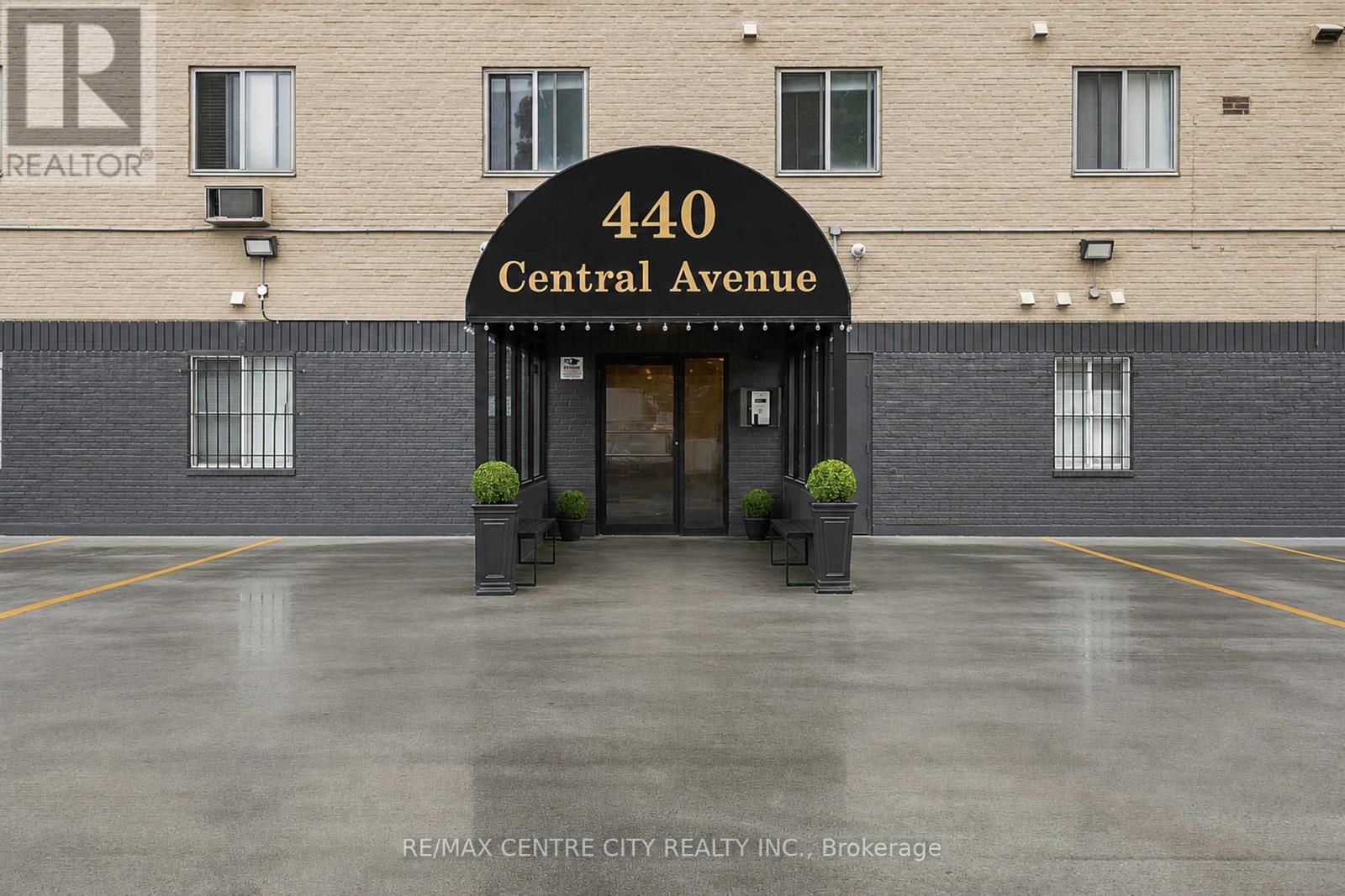 405 - 440 CENTRAL AVENUE, London East (East F)