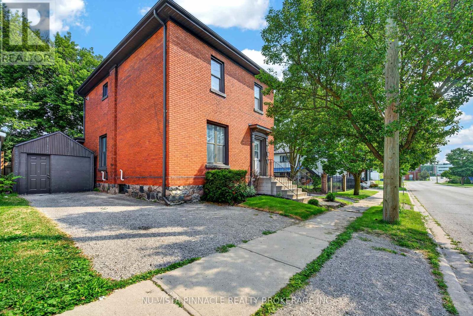 631 PEEL STREET, Woodstock (Woodstock - South)