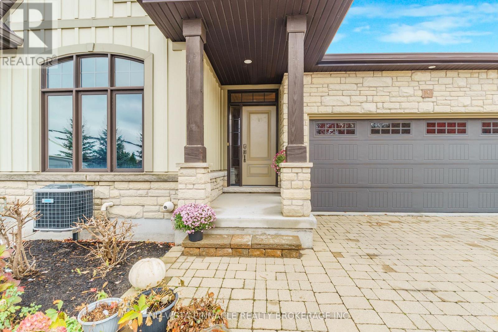 10 - 19 HILLSIDE DRIVE E, Niagara-on-the-Lake (St. Davids)