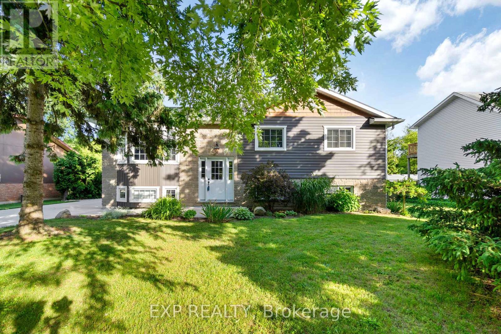 8033 WILLSIE LINE, Lambton Shores (Port Franks)