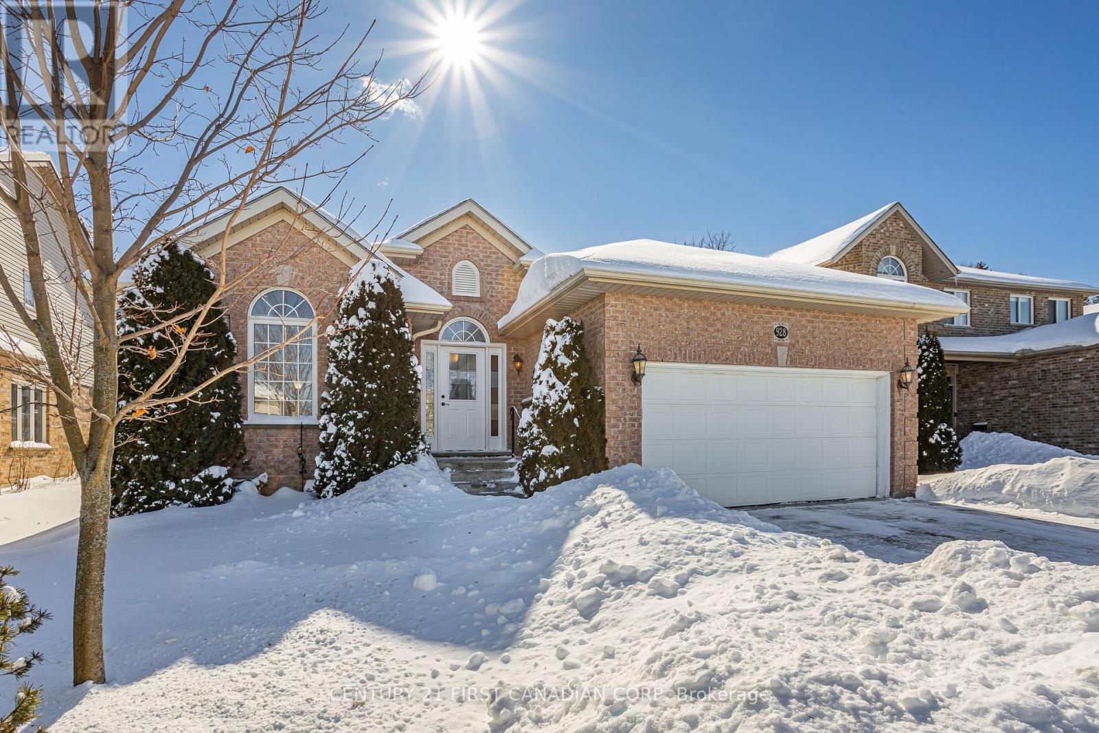 928 CRESTVIEW CRESCENT, London