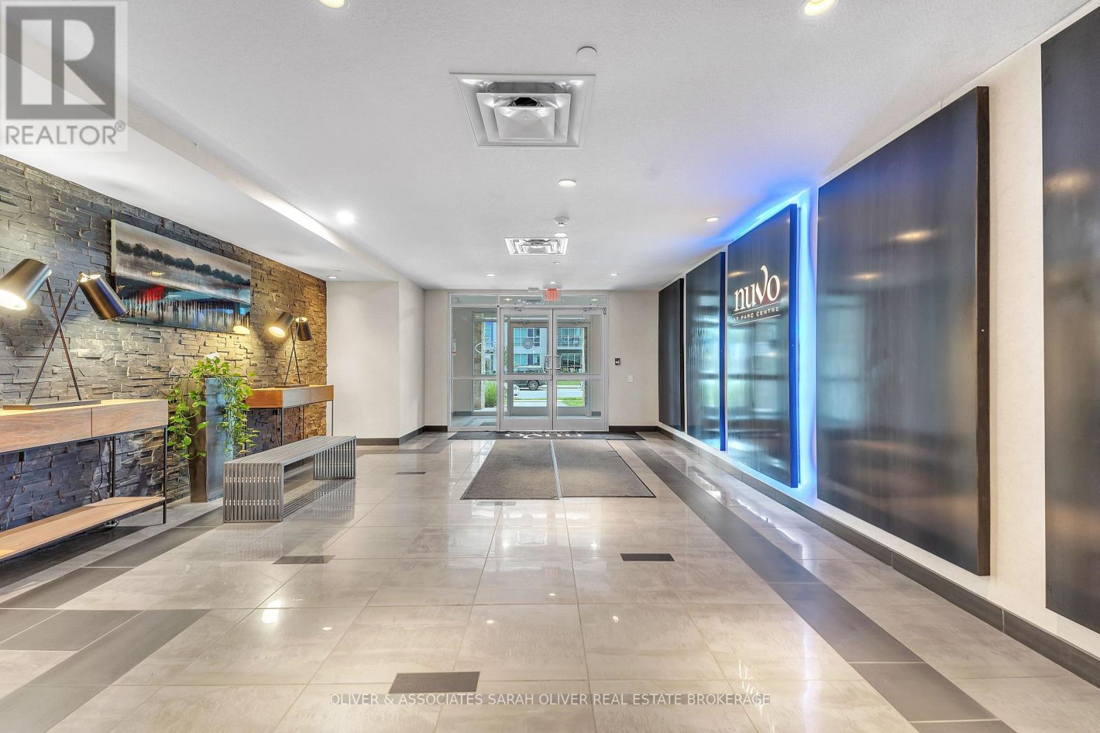 313 - 320 SUGARCREEK TRAIL, London