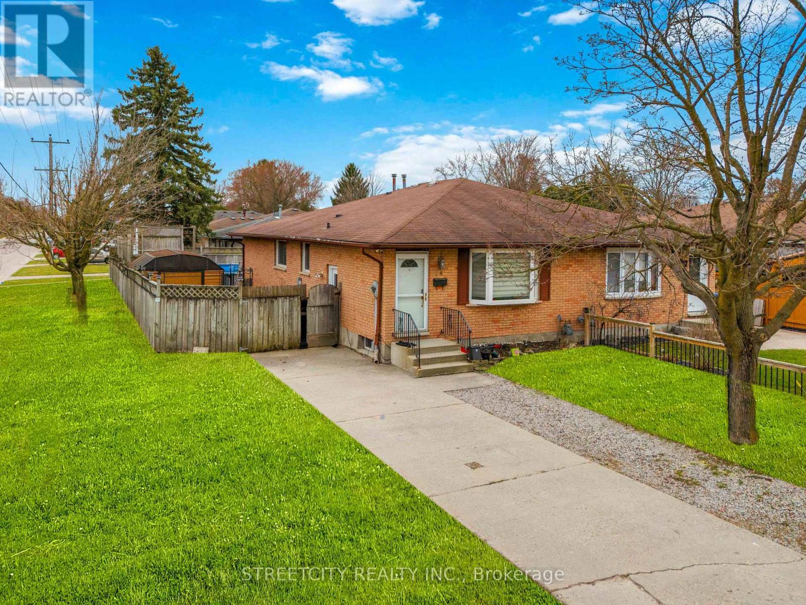 54 BRENNAN DRIVE N, Strathroy-Caradoc (NW)