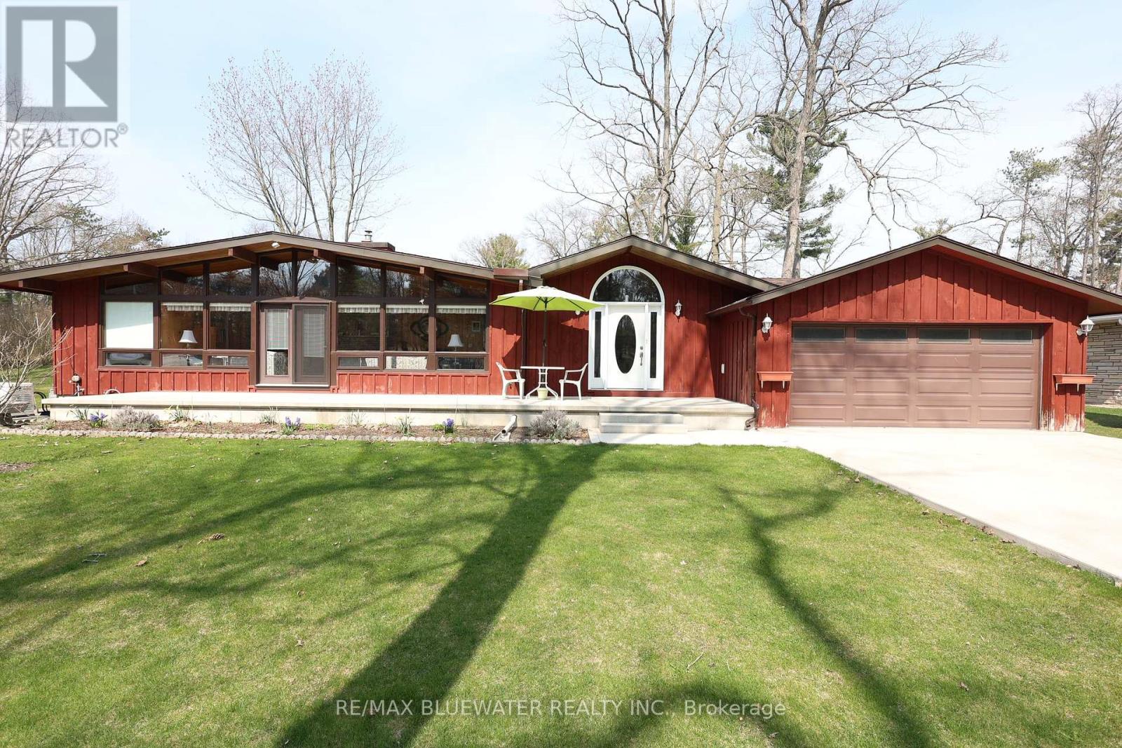 10112 EDMONDS BOULEVARD, Lambton Shores (Grand Bend)