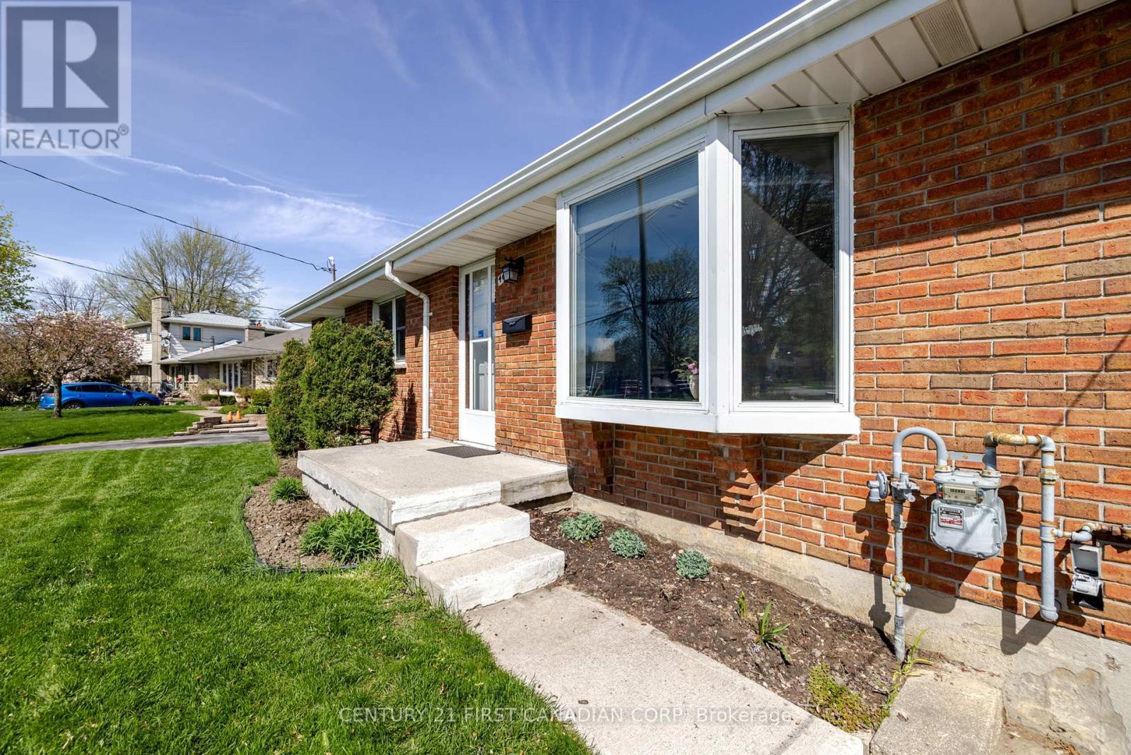 460 BEACHWOOD AVENUE, London South (South D)