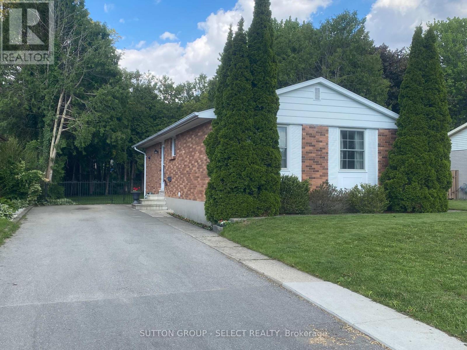 358 VALLEYVIEW AVENUE, London East (East A)