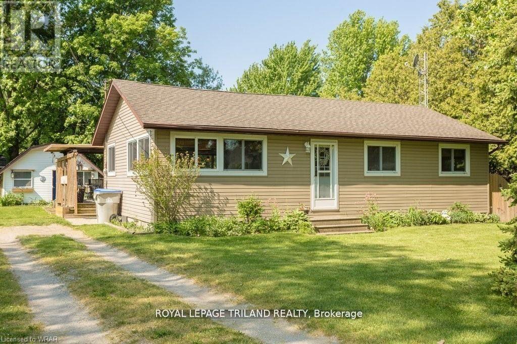 8443 KEITH STREET, Lambton Shores (Forest)