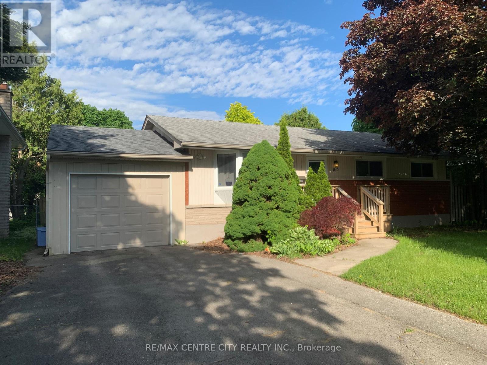 1163 FARNSBOROUGH CRESCENT, London East (East D)