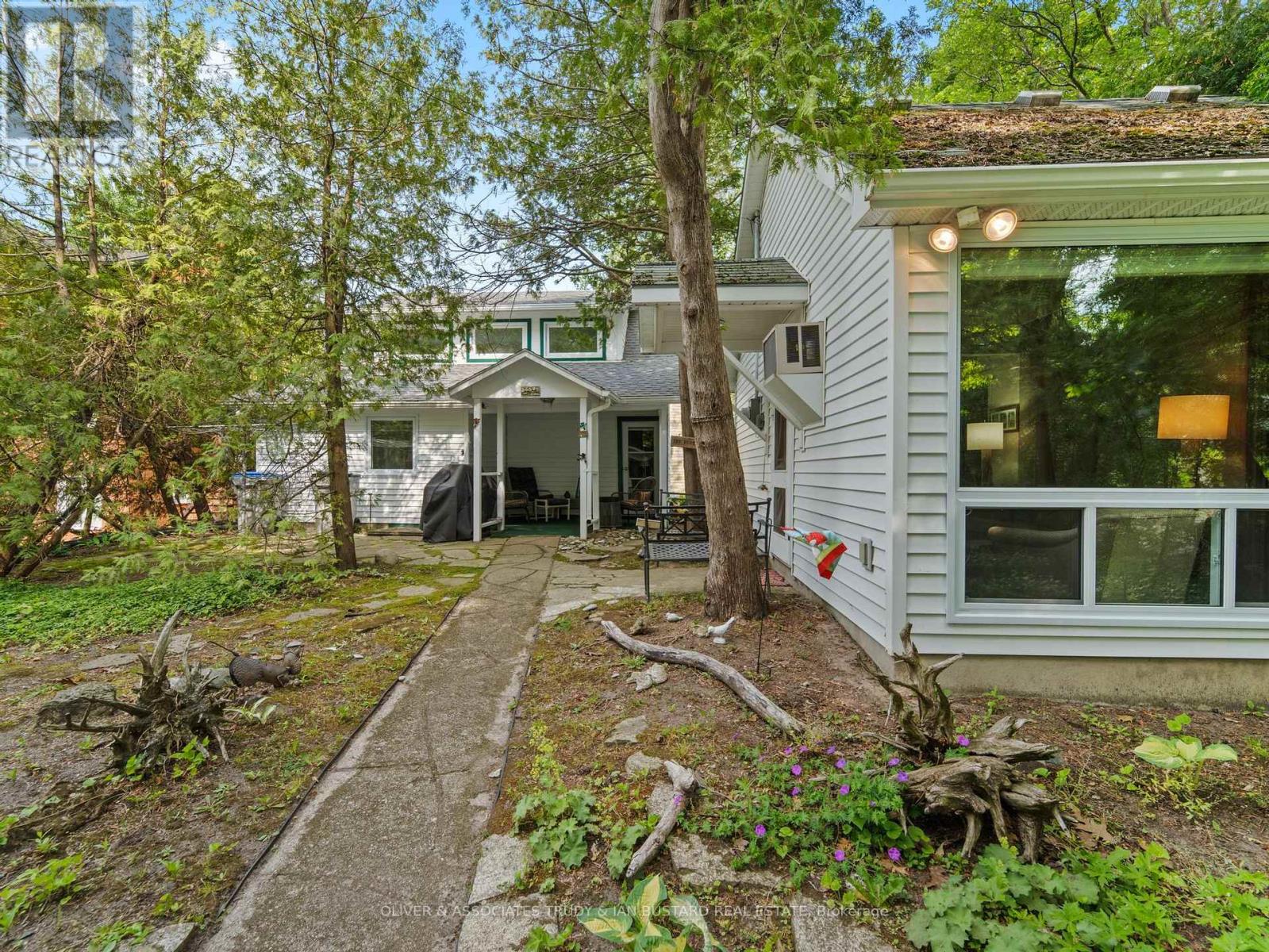 33 LAKESHORE DRIVE, South Huron (Stephen)
