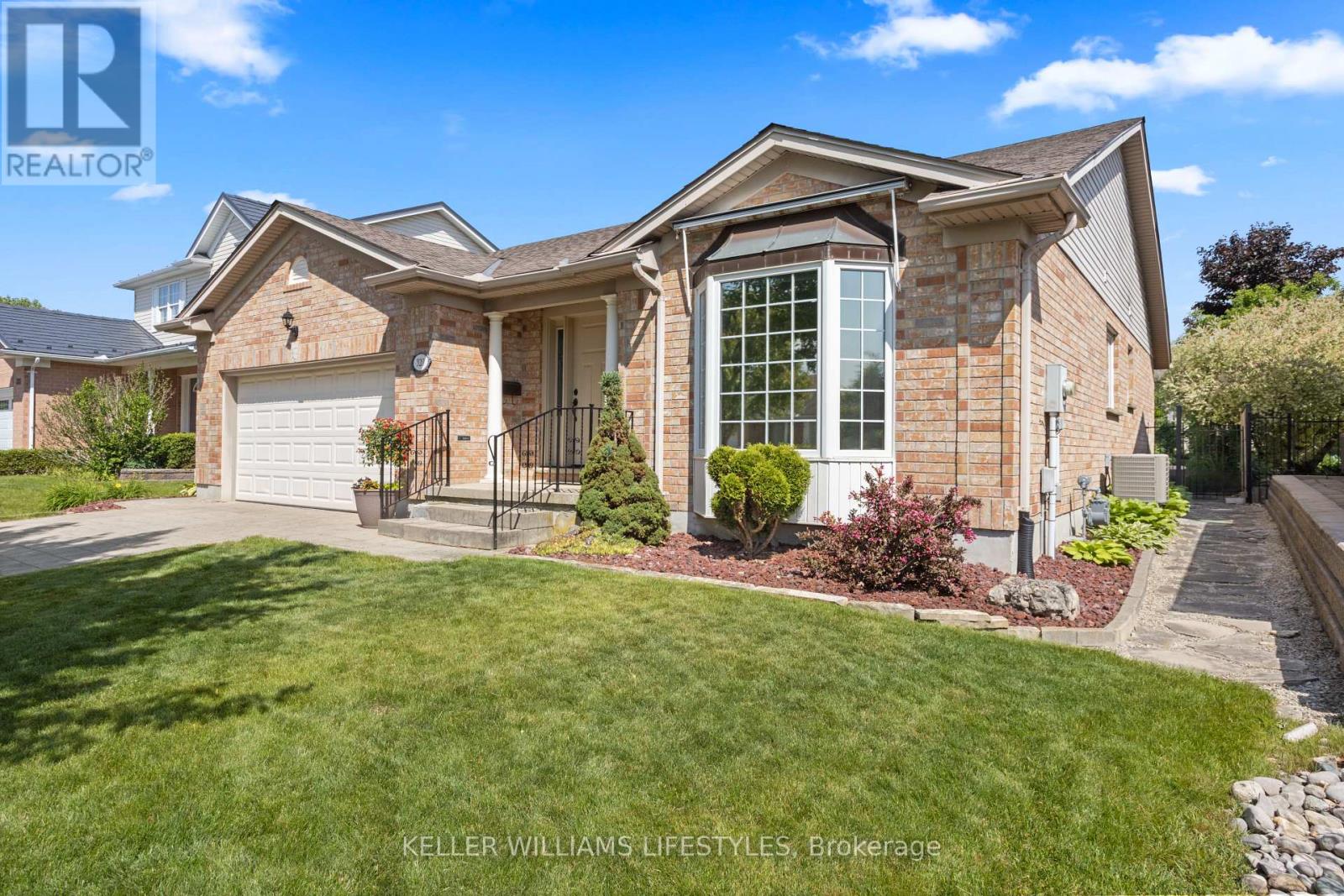 320 MCGARRELL DRIVE, London North (North R)
