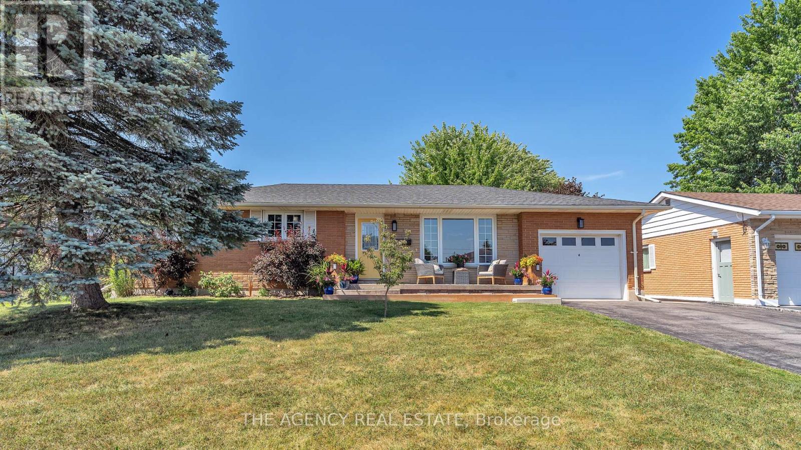 4 APPLEWOOD CRESCENT, St. Thomas