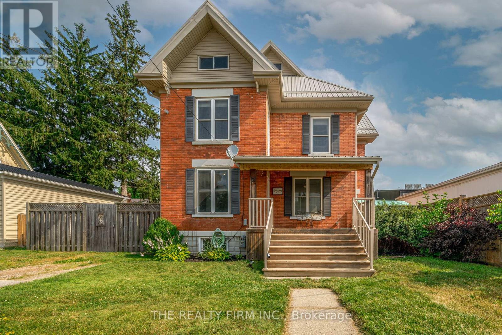 9 WALNUT STREET W, Aylmer