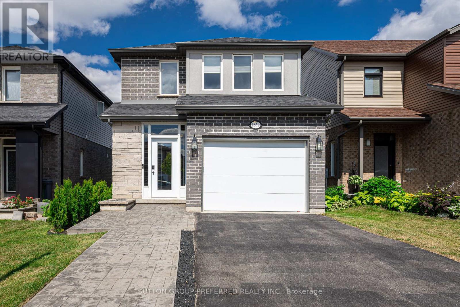 1852 FOXRIDGE CRESCENT, London North (North S)