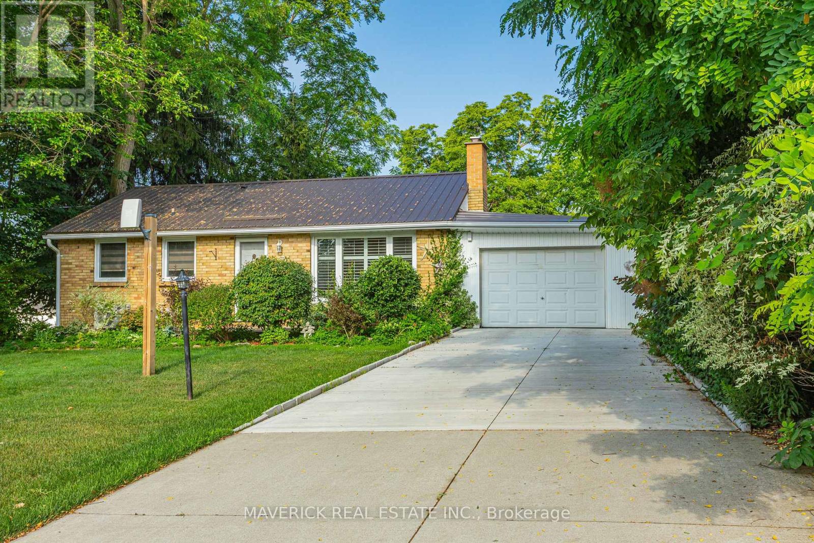 16 CRESCENT AVENUE, Central Elgin (Lynhurst)