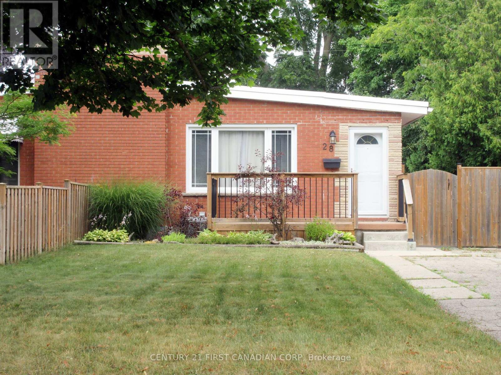 28 HAWKESBURY AVENUE, London East (East D)
