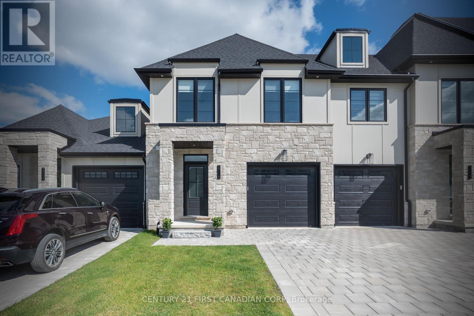 6713 HAYWARD DRIVE, London South (South V)