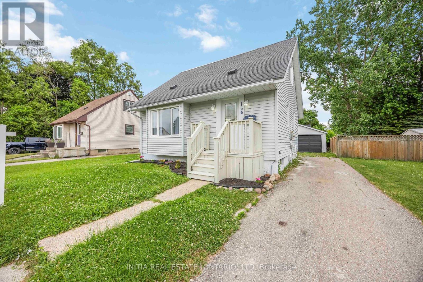 136 CHESTNUT AVENUE, Sarnia