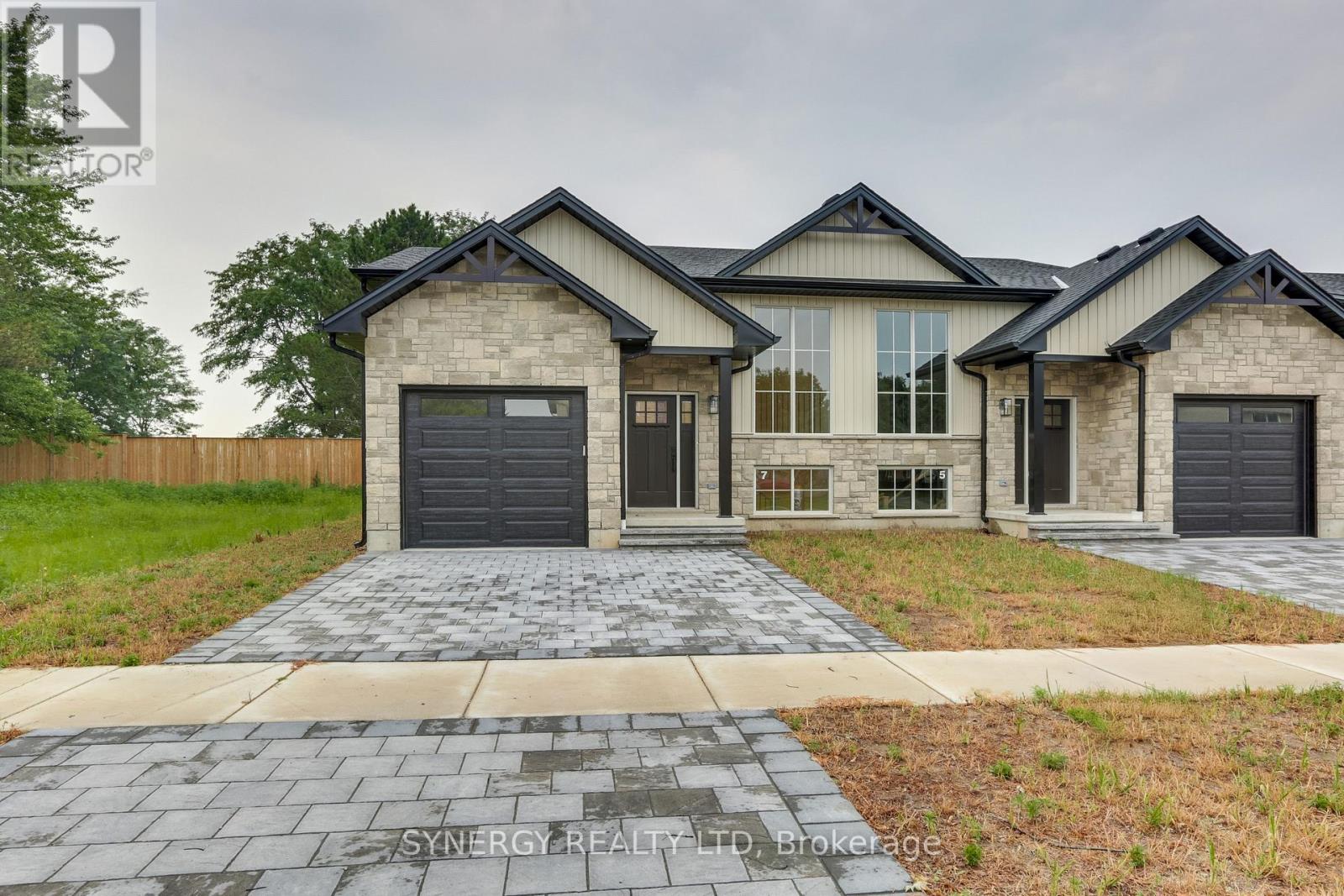 7 HADDON LANE, Strathroy-Caradoc (NW)