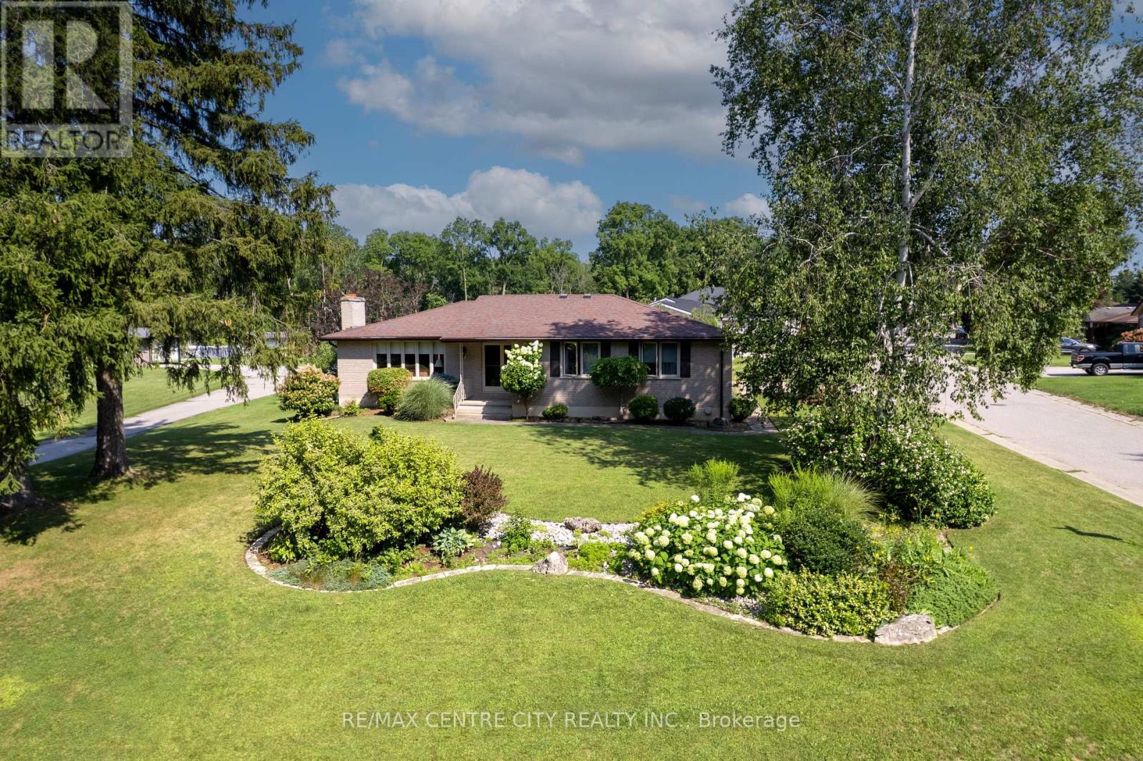 115 HULL ROAD, Strathroy-Caradoc (NE)