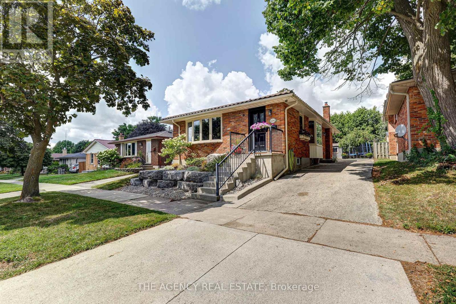 496 FERNDALE AVENUE, London South (South P)