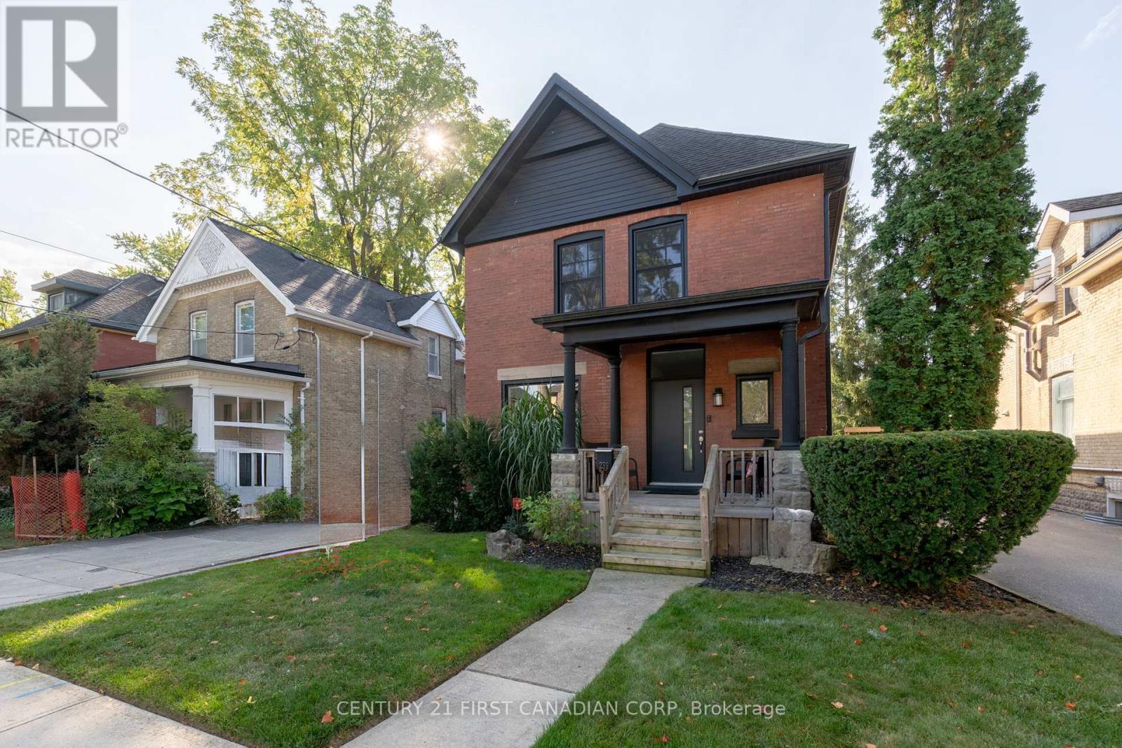 239 TECUMSEH AVENUE E, London South (South F)