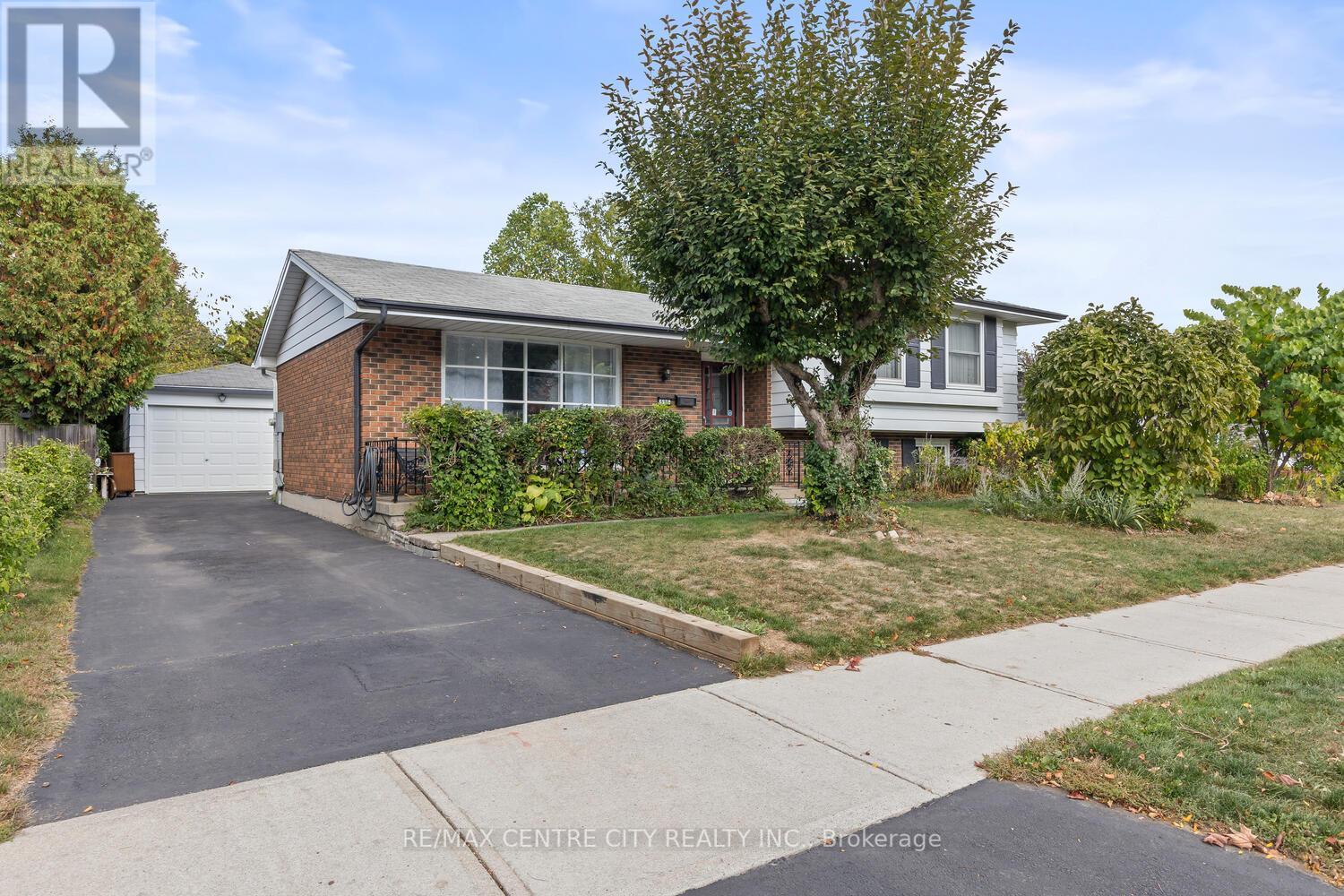 690 GRENFELL DRIVE, London North (North C)