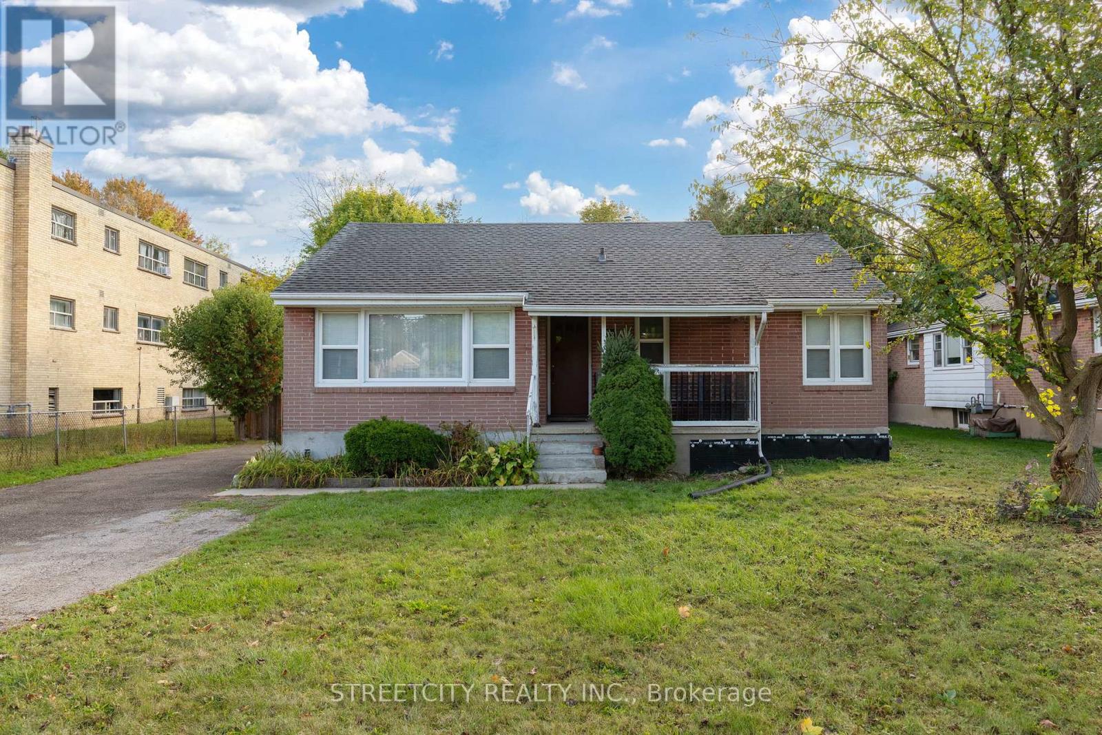 312 FAIRVIEW AVENUE, London South (South H)