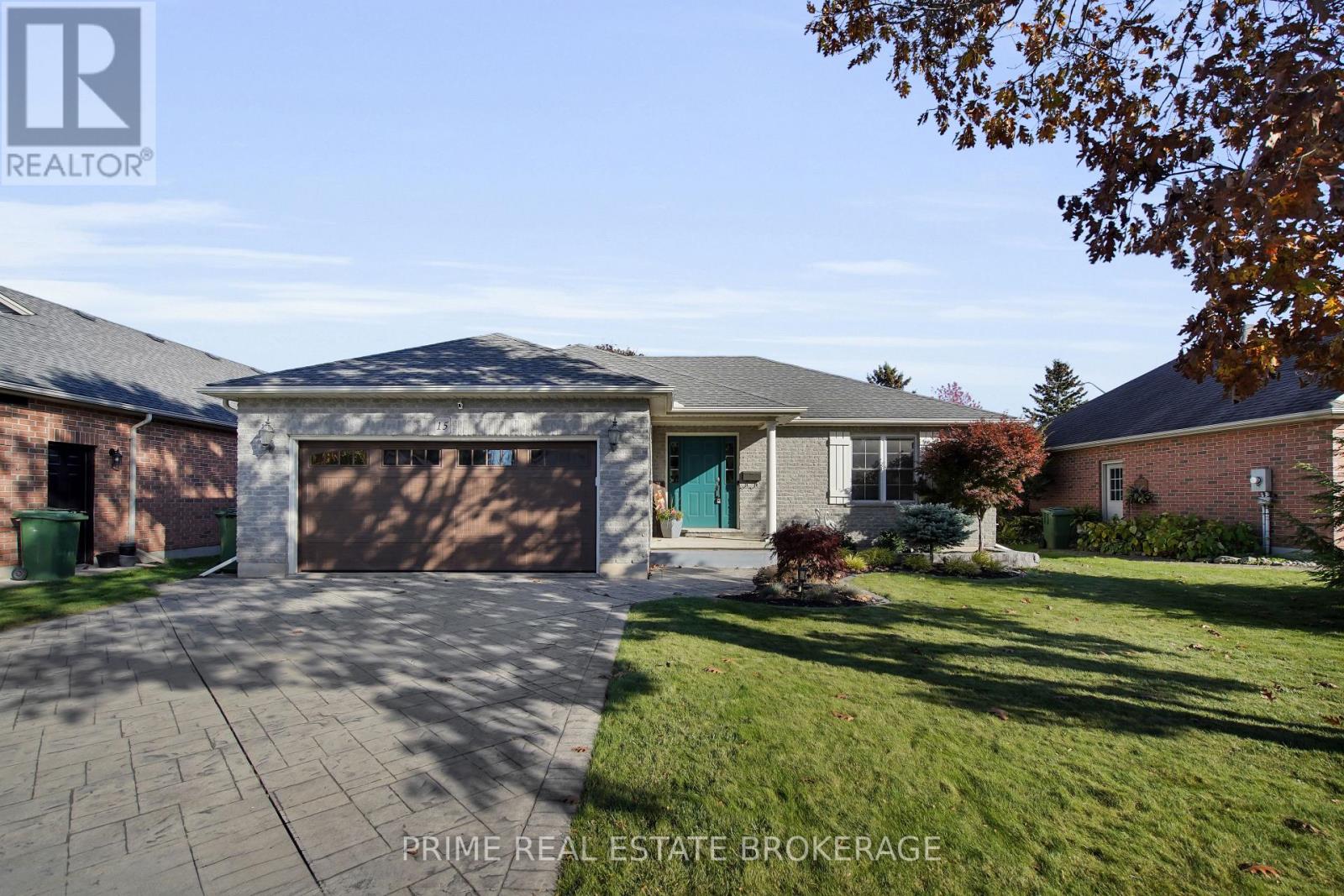 15 HARRINGTON CRESCENT, St. Thomas