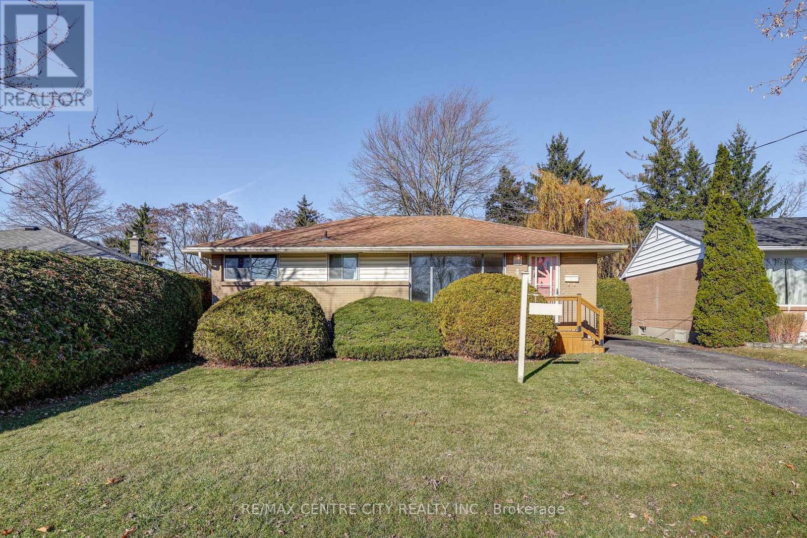 4 BRANT AVENUE, St. Thomas