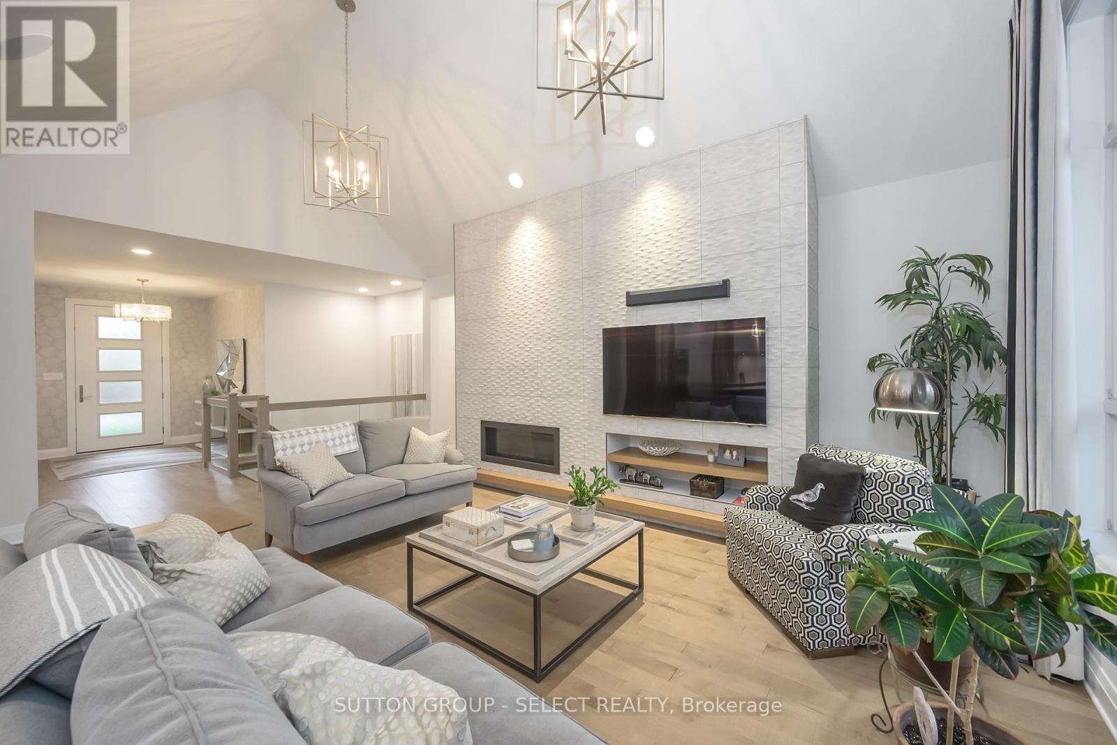 346 BRADWELL CHASE, London North (North R)