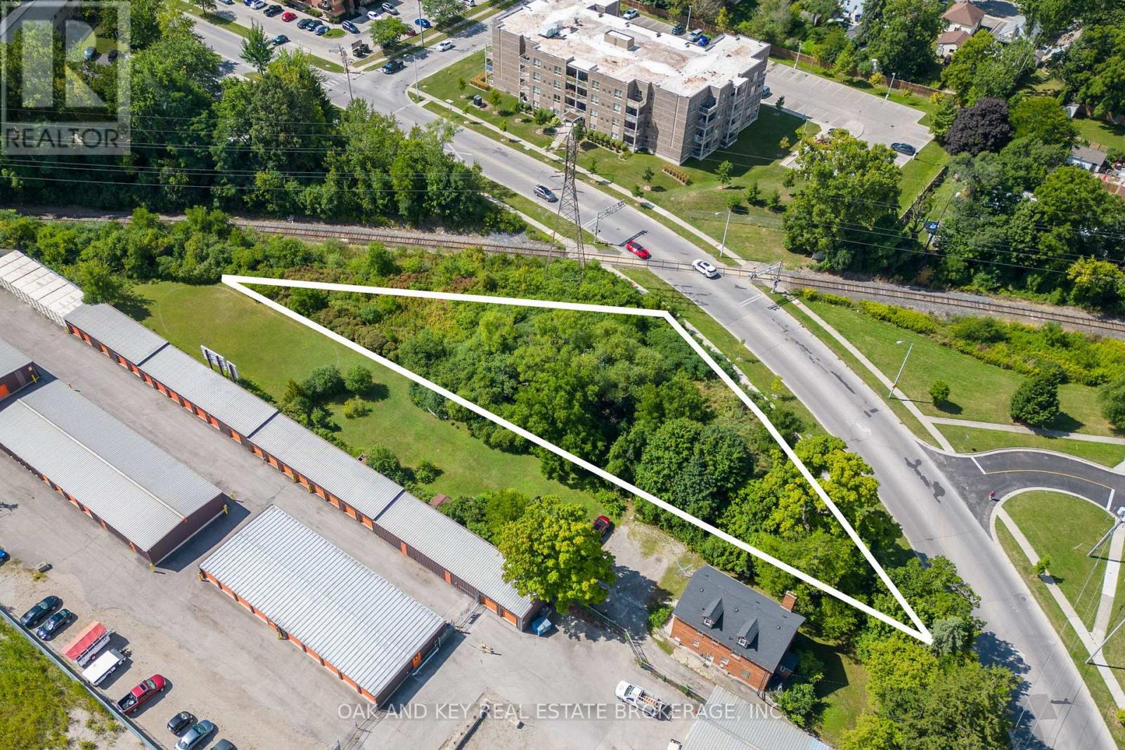 121 THOMPSON ROAD, London South (South I)