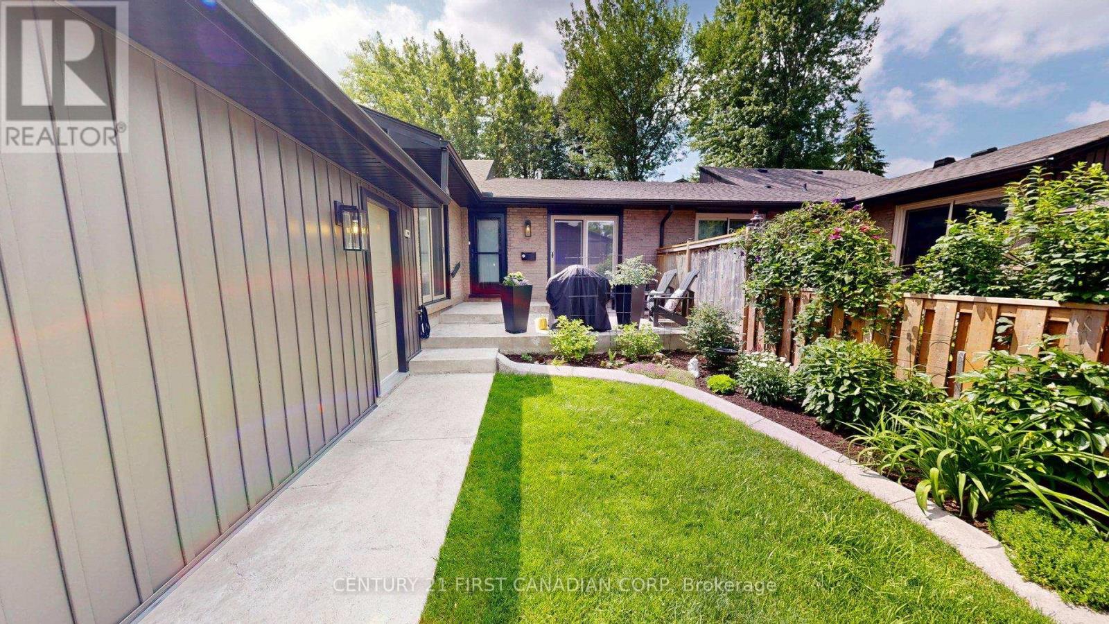 527 TOPPING LANE, London South (South A)