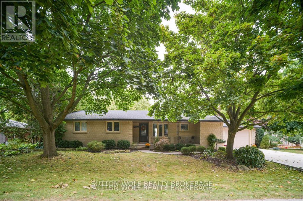 60 SUNSET AVENUE, Warwick (Watford)