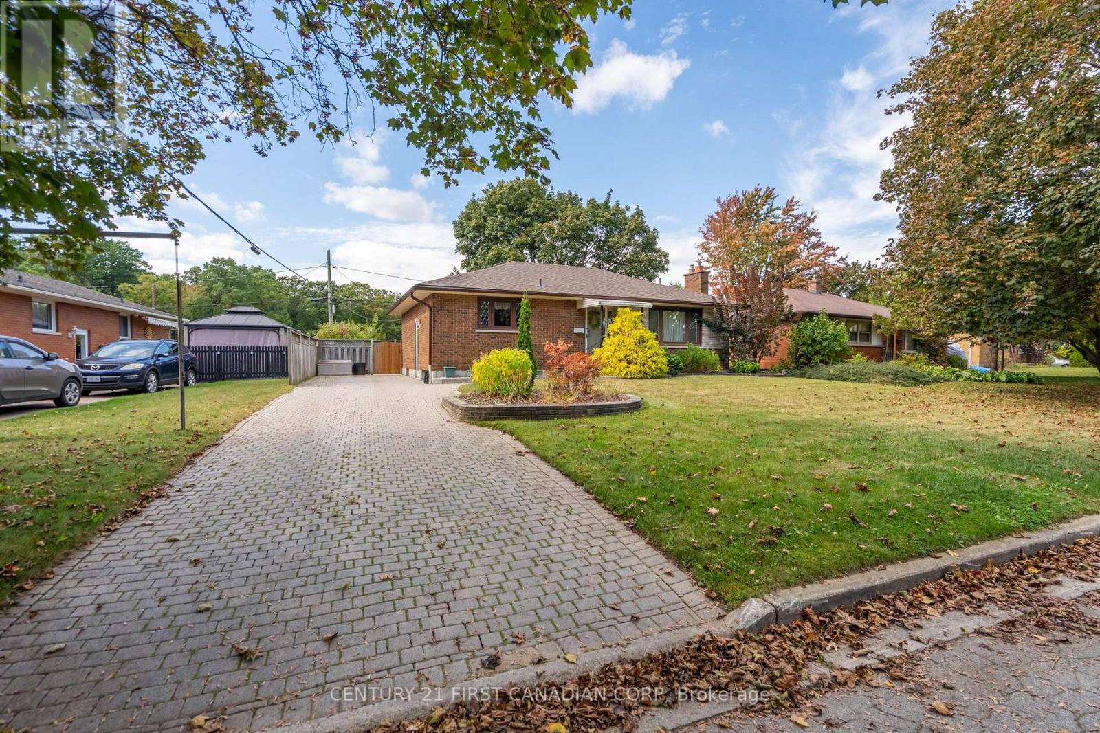 54 ALGONQUIN CRESCENT, London East (East O)