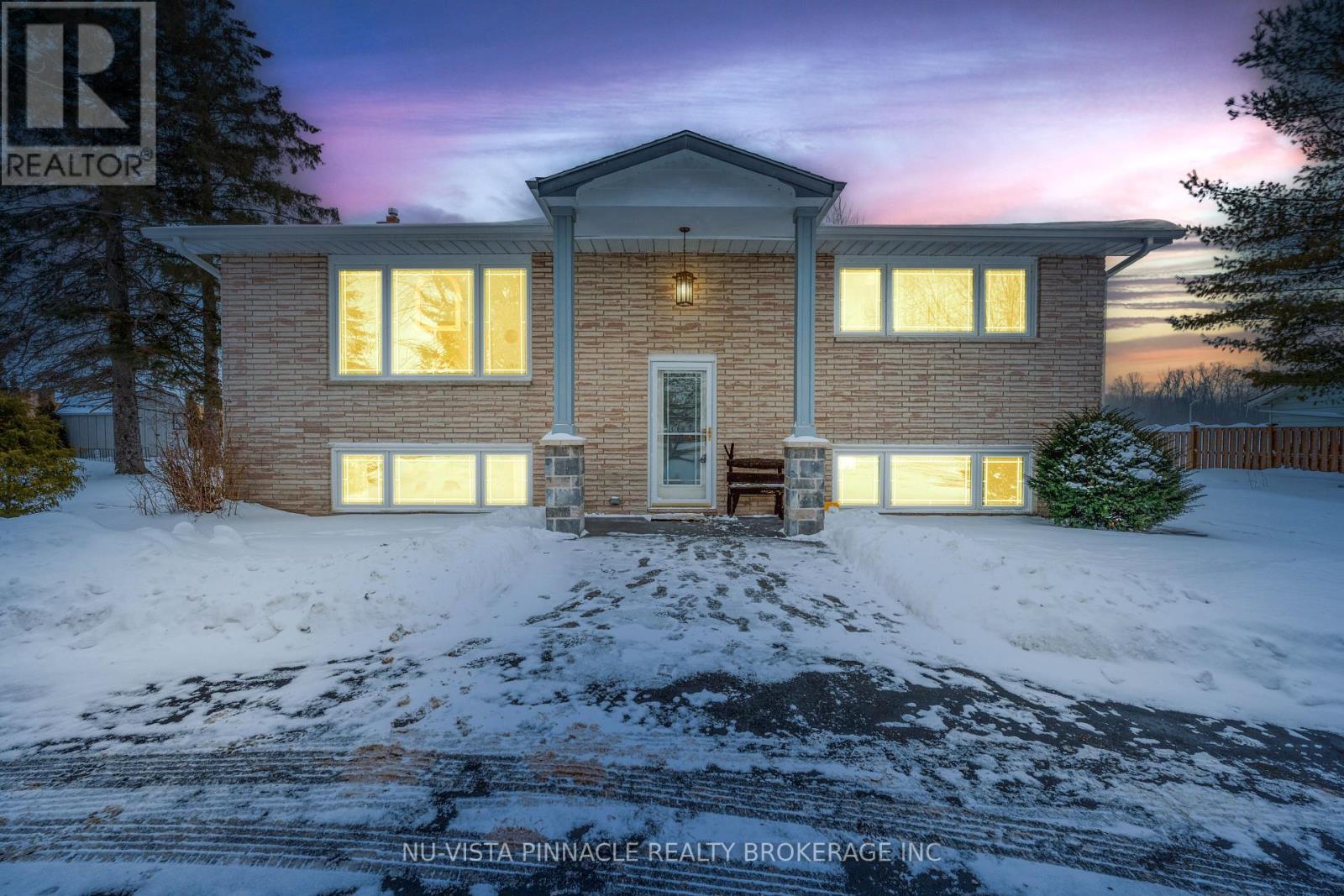 3567 EGREMONT ROAD, Plympton-Wyoming (Plympton Wyoming)