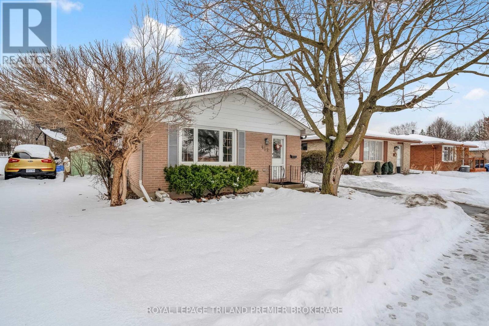 412 FERNDALE AVENUE, London South (South Q)