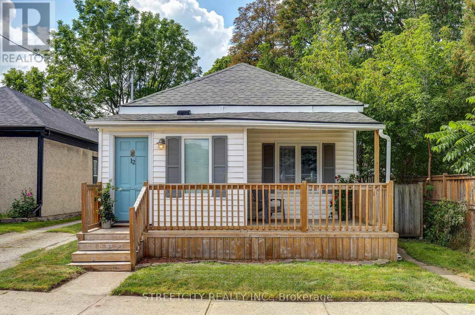 12 CAVENDISH CRESCENT, London North (North N)